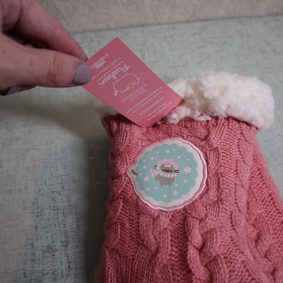 Pusheen Box Exclusive Winter 2021 Pink Cozy Gripper Slipper Socks Cat Kawaii NEW - Picture 10 of 16